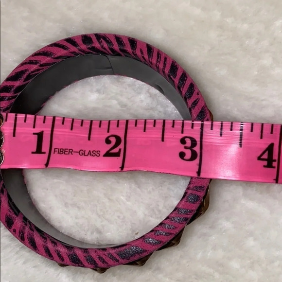 Gold tone pink black printed chunky  bracelet - Picture 5 of 5